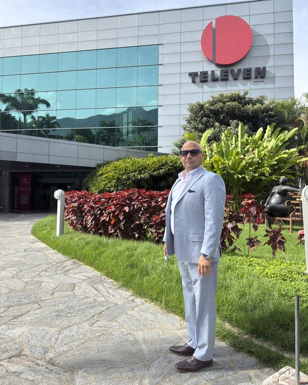 El Dr. Morales a su llegada a la sede de Televen